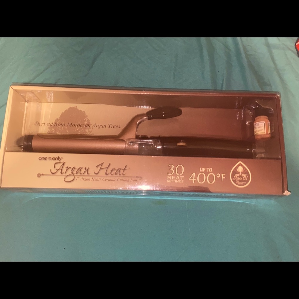 Tenaza (curling iron) one and only.  never used